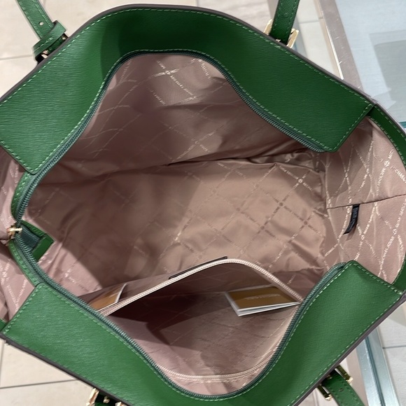 MICHAEL KORS
Gilly Large Saffiano Leather Tote Shoulder Bag
Fern Green
NWT - Picture 6 of 16